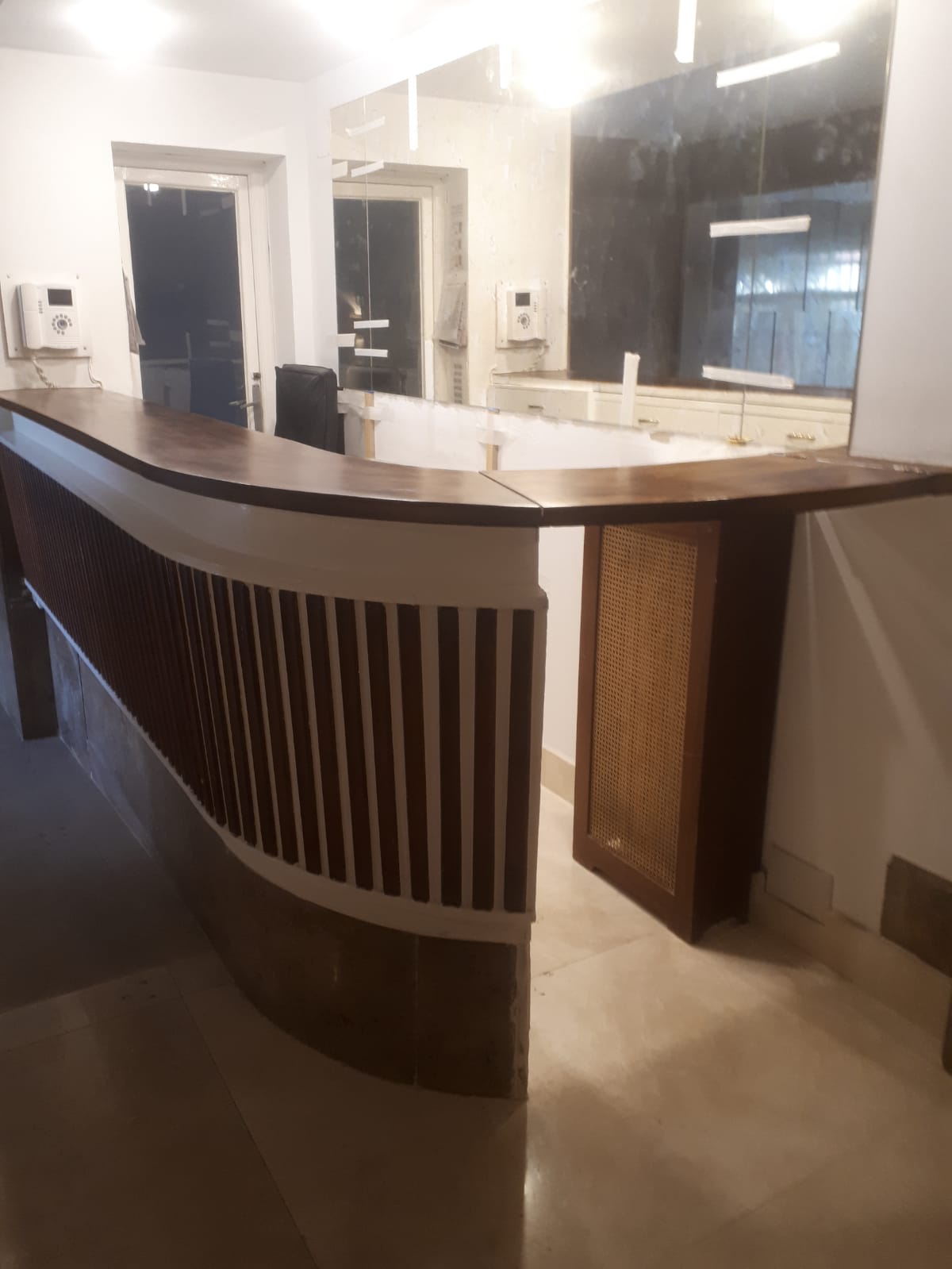 Restauración de mueble recepción